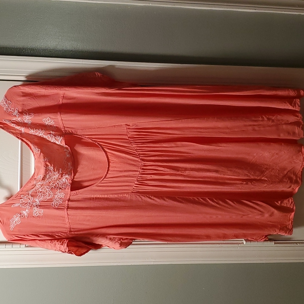 Torrid flowy blouse in good condition size 26 - Picture 3 of 4